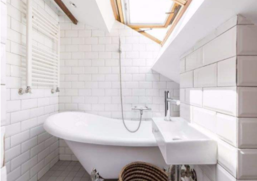 衛生間天窗裝修效果圖，特殊的浴室體驗!